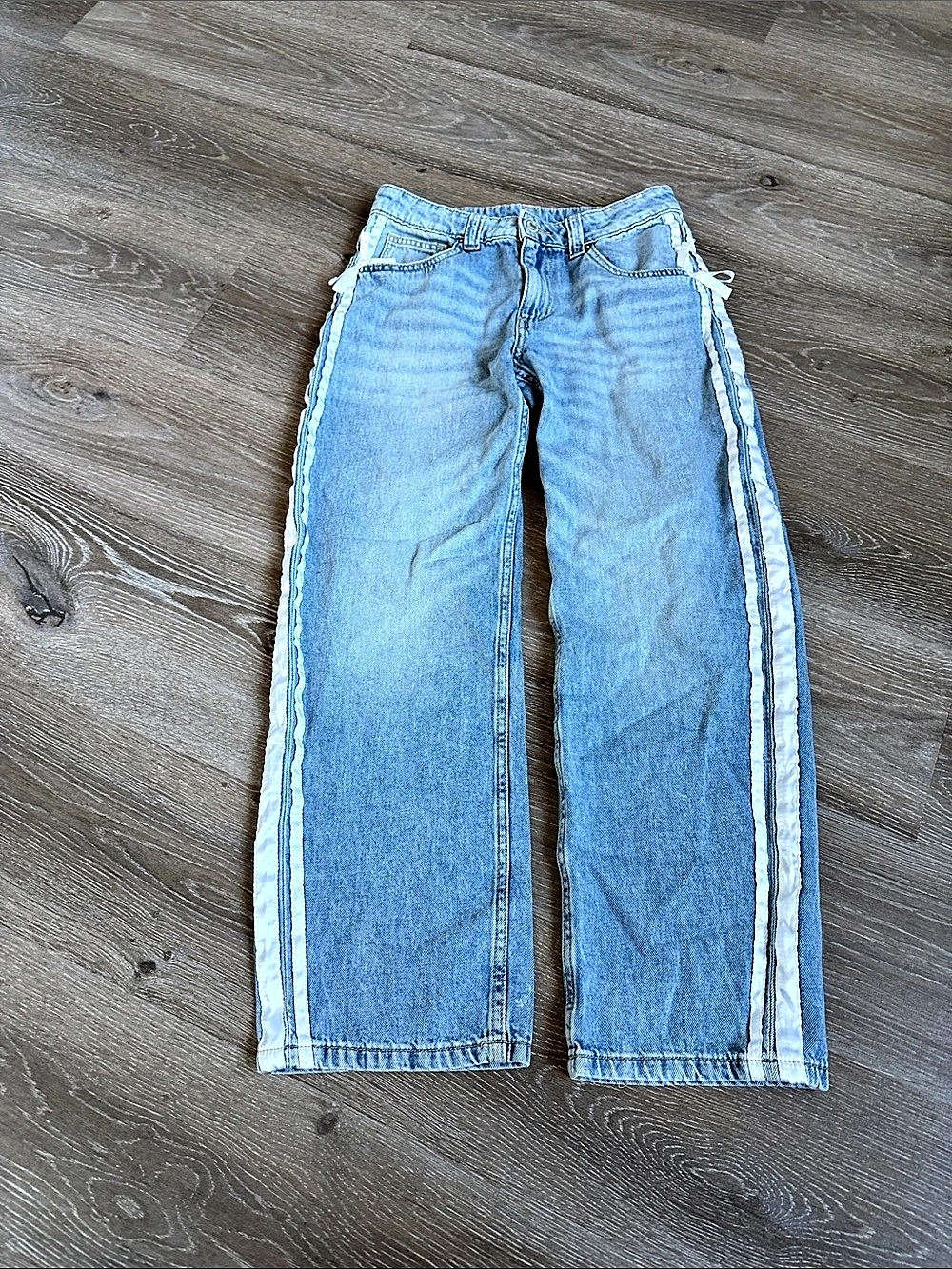 Edikted Mattie Side Stripe Bow Low Rise Wide Leg Jeans